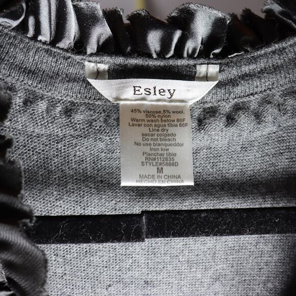 Esley Gray Sleeveless Sweater Dress Ruffle Pearl Embellished M - Picture 3 of 3